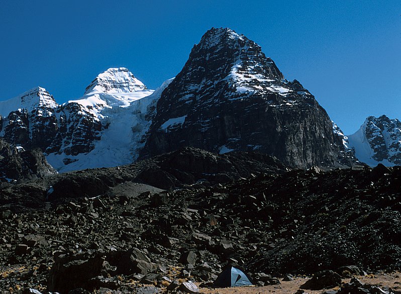 Pico&nbsp;Norte 5.648&nbsp;m vom Basislager aus gesehen