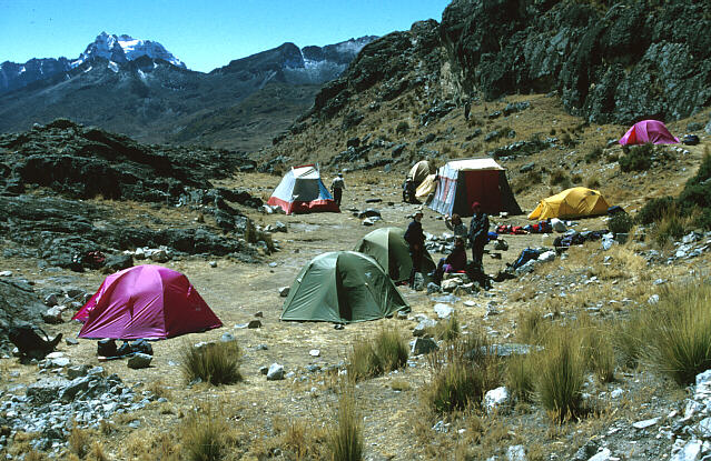 Huayna Potosi, Basislager