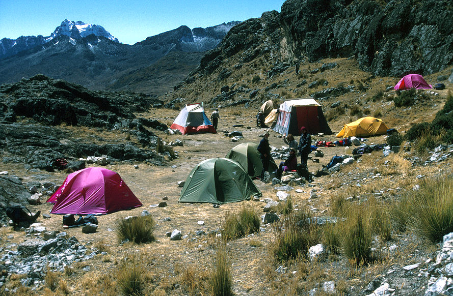 Huayna Potosi, Basislager